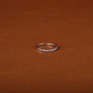 Bande de mariage en diamant cultivé en laboratoire en or blanc massif 14 KT pour femmes avec bande de bijoux à la mode minuscule coupe ronde 0.7 CT pour les femmes - Product Image 4