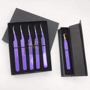 Pinzas de extensión de pestañas de acero inoxidable sostenible de alta calidad, Punta plateada de 45 grados, fibra de agarre de diamante púrpura dorado puntiagudo - Product Image 1