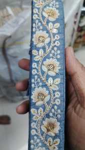Rubans et lacets brodés à la machine à motifs floraux sur mesure et en couleurs pour robes de mariée de 1.25 pouces de largeur. - Product Image 4