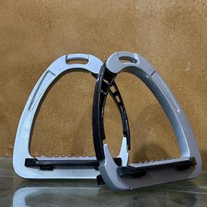 Étriers de sécurité équestres de style occidental durables de haute qualité, améliorent la protection du cavalier, anti-pieds piégés, mécanisme de libération ultime - Product Image 3