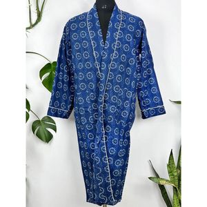 Robe de maison en coton 100% imprimée à la main, motif floral indigo Mughal Bloom, kimono pour homme, matière douce - Product Image 3