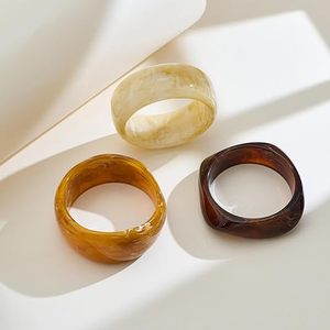 Bracelet en résine intégrée florale style artificiel pour les festivals de printemps et les célébrations bohèmes en vente - Product Image 6