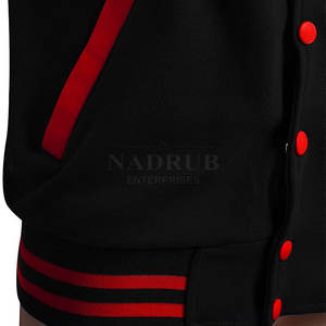 Veste universitaire avec patch personnalisé et détails contrastés Veste universitaire en mélange de coton doux pour femmes avec style lettre classique - Product Image 5