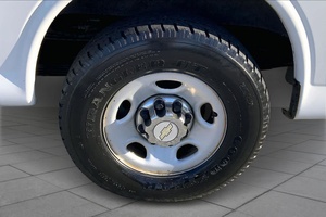 Fourgonnette Express 3500 LT RWD d'occasion de bonne qualité, modèle 2013 - Prête à être expédiée - Product Image 6