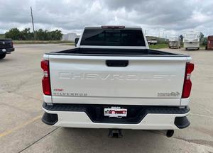 Chevrolet Silverado 2500HD Crew Cab 4WD 2022 Usada en Buen Estado - Product Image 5