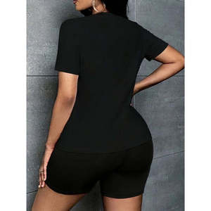 Blusa de viscosa de manga corta con cuello redondo y estampado de perros divertidos para mujer de Jane - Top cómodo y elegante para el día a día - Product Image 3