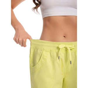 Pantalon de jogging court en polyester léger vert lime Jenna Rose, pour le sport, le fitness et le yoga, avec cordon de serrage à la taille, extensible et doux, style capri - Product Image 4