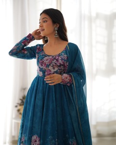 Ensemble Kurta en Soie Organza Pure Imprimée avec Dupatta et Palazzo – Tenue Indienne de Créateur pour Femme, Idéale pour Tenue Décontractée, Festive, Mariage ou Soirée - Product Image 3