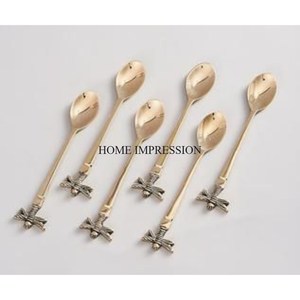 Les plus exigeants Look attrayant couleur argent en acier inoxydable avec des fleurs plaquées or Designer poignées ensemble de couverts de l'Inde - Product Image 4