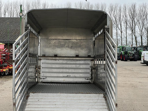 Remolque de Acero de Doble Eje para Ganado, Nuevo, en Oferta, para Transporte de Caballos, Semirremolque con Frenos Eléctricos, 3800 kg - Product Image 4