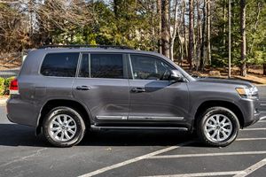 รถยนต์แลนด์ครุยเซอร์ ปี 2021 รุ่นพรีเมียม 5.7 ลิตร V8 ขับเคลื่อน 4 ล้อ สภาพสมบูรณ์ ใช้งานได้ดีเยี่ยม สะอาด ดีเยี่ยม พร้อมส่งออก ราคาดีที่สุด - Product Image 5