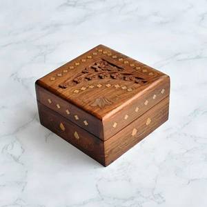 Caja de baratija pequeña de madera pintada ecológica Andcrafted, forma personalizada, decoración del hogar, regalo de boda hecho en La India - Product Image 1