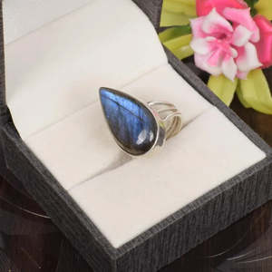 Bague fine en argent sterling 92.5 pierre précieuse Labradorite Flashy bleu naturel accessoire de bijoux élégant et luxueux - Product Image 1