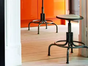 Taburete de hierro duradero y resistente con pies antideslizantes para proteger los suelos de un proveedor indio para exportación a granel - Product Image 4