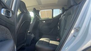 2023 XC60 B5 Plus Automatique AWD Thème Sombre R19 8L Volant à Gauche Sièges en Cuir Toit Ouvrant Caméra Arrière 360° Phares LED 5 - Product Image 4