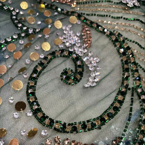 Tissu perlé de luxe en polyester 100% avec zircon fait à la main fournisseur indien motif de maille tissé pour sac de robe faisant le meilleur prix - Product Image 1