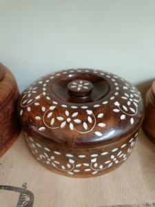 Artisanat en bois décoratif élégant fait à la main boîtes en bois polies et panneaux muraux - Product Image 5