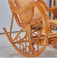 Fauteuil à bascule en rotin tressé de luxe moderne, idéal pour la cour et le parc – Chaise longue de jardin de rêve