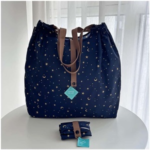 Sac fourre-tout imprimé étoile et lune marine, 25L, fermeture à glissière, poignée souple, pliable, imperméable, unisexe, sac de voyage en polyester - Product Image 1