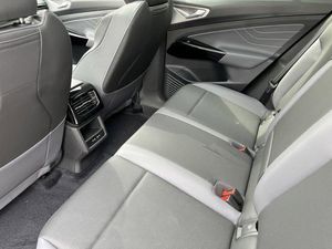 รถยนต์โฟล์คสวาเกน ไอดี.4 โปร เอส ปี 2024 เกียร์อัตโนมัติ พวงมาลัยซ้าย ภายในสีเข้ม เบาะหนัง พร้อมกล้องมองหลัง ขนาดยาง R16 - Product Image 5