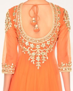 Salwar Kameez de Estilo Contemporáneo con Bordado Gota para Mujer en Tela Premium, Ideal para Fiestas - Product Image 2