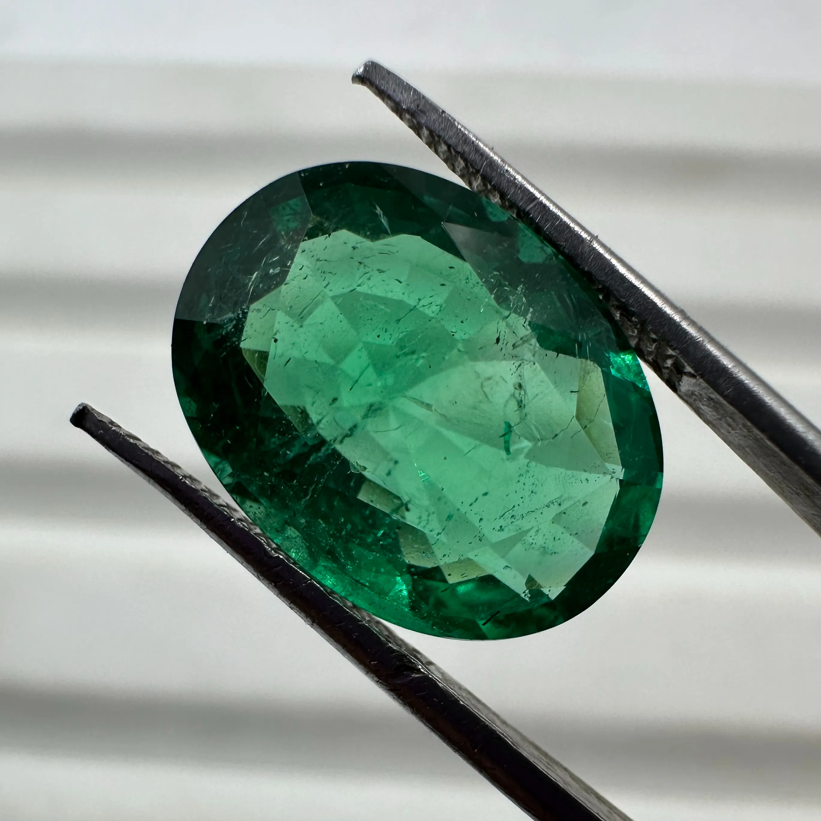 Alta calidad certificada 100% Natural Vivid Green Zambian Emerald Piedra preciosa suelta de 7 quilates de Loose Emerald Gemstone Lot