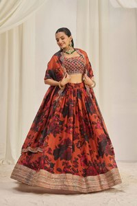 Lehenga de organza con estampado floral con Zari, Dori, Sequin Work | Lehenga semicosido, blusa descosida y Dupatta bordada - Product Image 5