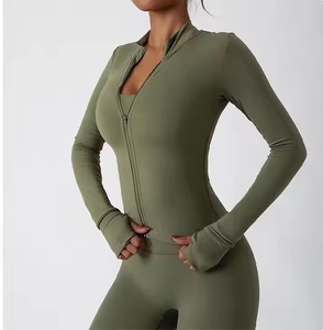 Conjunto de ropa de gimnasio de 3 piezas personalizable para mujer Sujetador deportivo para fitness Leggings de entrenamiento Chaqueta de yoga con logotipo estampado de patrón sólido en la cintura - Product Image 2