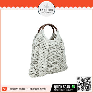 Achetez le sac de jute blanc de la plus haute qualité avec une poignée en bois bel accessoire pour dames et filles - Product Image 4