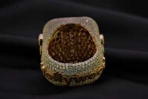 Anillo de cóctel de plata de ley 925 chapado en rodio con incrustaciones de diamantes de moissanita VVS de corte redondo, anillo de lujo con letra personalizada para unisex. - Product Image 5