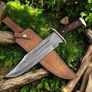 Bowie Hunter couteau à lame fixe en acier damas couteau de survie en plein air fait à la main manche en bois de noyer gaine en cuir OEM personnalisable - Product Image 3