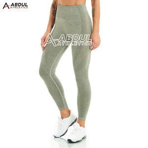 Conjunto de yoga premium para entrenamiento y gimnasio con tela suave al tacto y diseño transpirable para uso diario y fitness. - Product Image 5