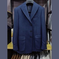 Jas Pria Biru Dongker Herringbone Single Breasted Tiga Kancing Kerah Notch Saku Tempel Manset Turnback Jas Bisnis Pria Custom