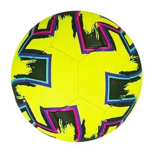 Fútbol de cuero PU de primera calidad diseñado para la máxima comodidad y durabilidad de control perfecto para la práctica del equipo para uso promocional - Product Image 5