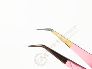 Pinzas de extensión de pestañas de agarre fuerte duraderas de fibra puntiaguda de aislamiento rosa de 45 grados personalizadas de etiqueta privada de acero inoxidable - Product Image 2