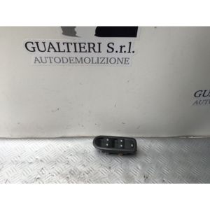 PULSANTIERA ANTERIORE SINISTRA RENAULT Megane Serie 8200107772 (08>12) - Product Image 1