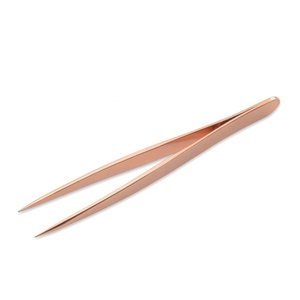 Juego de Pinzas para Cejas y Pestañas de Acero Inoxidable con Punta Inclinada en Oro Rosa, Personalizadas, de Alta Calidad, Duraderas, Ligeras y Ecológicas - Product Image 4
