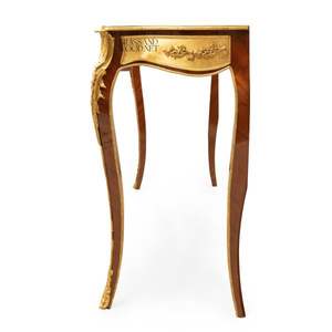 Mesa Consola Clásica de Lujo con Incrustaciones Hechas a Mano y Adornos de Latón - Product Image 5