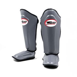 Espinilleras Twins de Cuero Genuino con Diseño Personalizado de Alta Calidad, Logotipo a Color, Cierre de Velcro para Muay Thai y Artes Marciales - Product Image 1