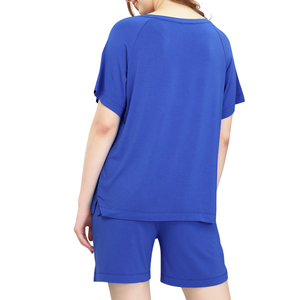 Ensemble t-shirt et short bleu doux pour femme, conçu pour la durabilité et le confort dans n'importe quel cadre décontracté-parfait pour les journées chaudes - Product Image 2