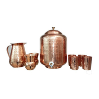 Refroidisseur d'eau en cuivre au design martelé élégant Finition polie naturelle durable pour le stockage d'eau chaude et froide à la maison 2 bouteilles