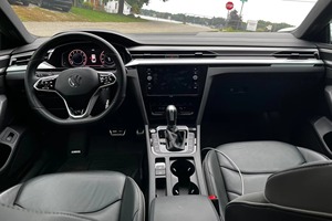 Volkswagen Arteon SEL R-Line Autobahn 2023, boîte automatique, titre propre, sans accident, faible kilométrage - Product Image 5