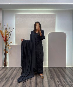 สวมใส่ในสํานักงานที่ทันสมัยมีสไตล์ เรยอน Kurta: สวมใส่มีสไตล์และทันสมัยในสํานักงาน เรยอน kurta ออกแบบมาสําหรับผู้หญิงมืออาชีพ - Product Image 1