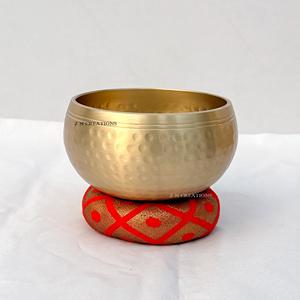 Fabricant de bols chantants martelés de haute qualité, bols sonores de méditation, bols chantants tibétains en bronze et en laiton avec maillet et coussin - Product Image 4