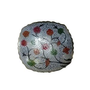 Bol de service et de fruits en laiton rond fait à la main de haute qualité avec gravure de fleurs multicolore et fini polonais pour une utilisation en cuisine - Product Image 1