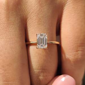 Anillo de Diamantes con Esmeralda Estilo Solitario - Product Image 5
