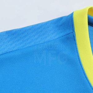 Pantalones cortos de uniforme de fútbol OEM de alta calidad para jóvenes diseño de impresión personalizado con nombre y precio de logotipo - Product Image 4