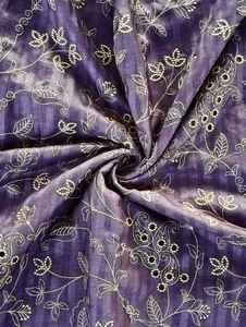 Sari de Seda Pura para Mujer con Hermoso Trabajo de Hilo a Mano, Diseño Floral Elegante y Borde Calado - Product Image 6