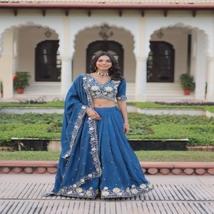 Nouvelle tendance vestimentaire élégante, Lehenga Choli en soie Vichitra avec des paillettes et des broderies au fil, exportateur et fournisseur indien - Product Image 1