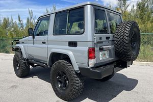 แลนด์ครุยเซอร์ รุ่นคลาสสิค ปี 1993 FZJ70 ขับเคลื่อน 4 ล้อ เกียร์ธรรมดา 5 สปีด สภาพสมบูรณ์ ใช้งานได้ดีเยี่ยม สะอาด ดีเยี่ยม พร้อมส่งออก ราคาดีที่สุด - Product Image 5